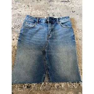 H&M’s denim skirt